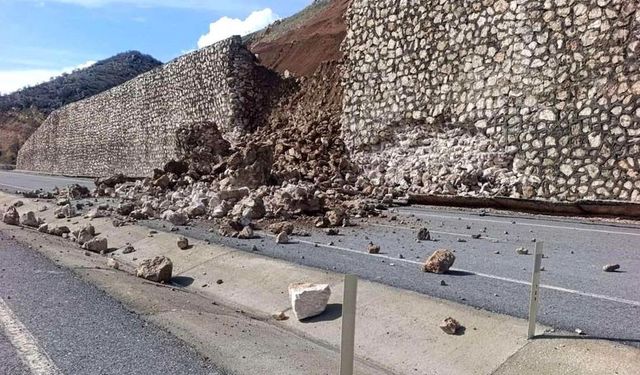 Kahta’da İstinat Duvarı Çöktü Yol Kapatıldı