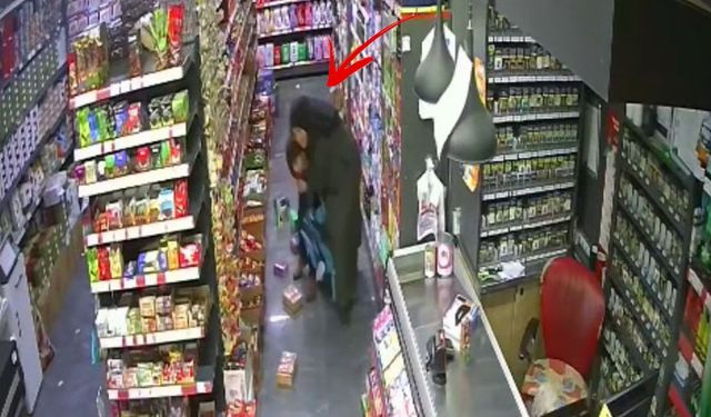 Van Deprem Anı Kameralara Yansıdı