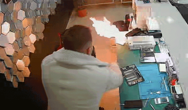 Bayburt’ta Telefon Bataryası Patladı