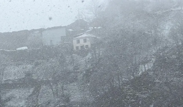 Trabzon’da Nisan Ortasında Kar Sürprizi