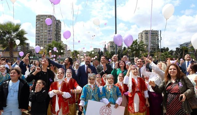 Adana’da Kanser Haftasında Mor Balon Etkinliği