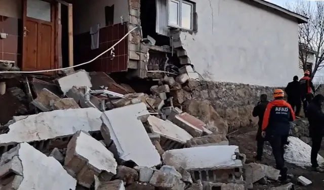 Ağrı Depreminde Bazı Evlerde Hasar Oluştu