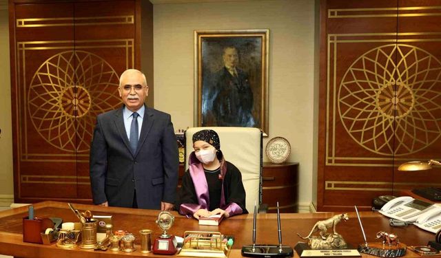 AYM Başkanı Özkaya 23 Nisan’da Çocukları Ağırladı