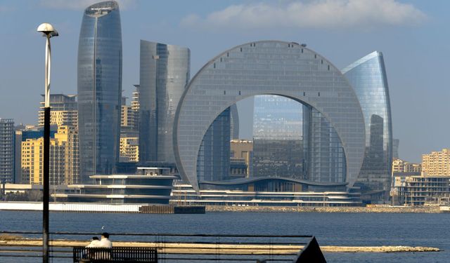 Azerbaycan’dan İran’a 200 Tonluk Yardım