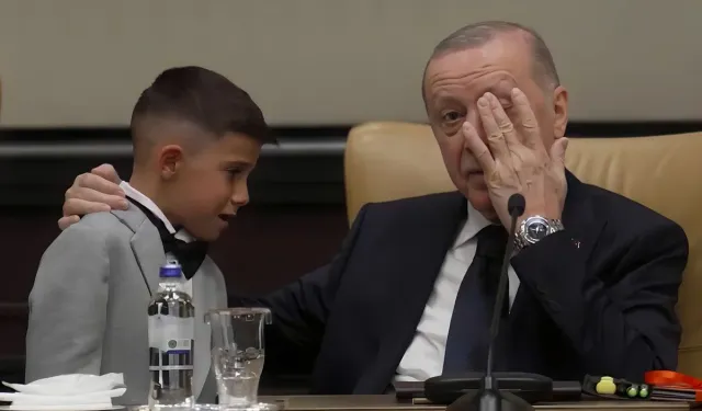 Erdoğan 23 Nisan’da Duygulandı Gözyaşları Dikkat Çekti