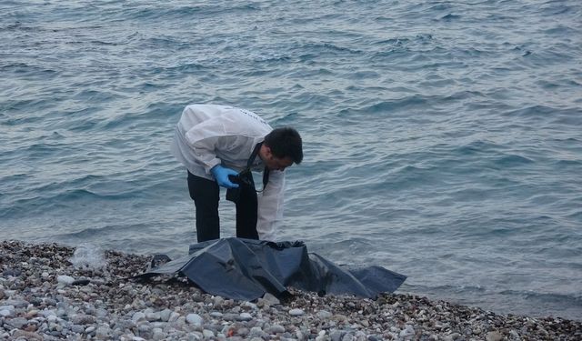 Antalya’da Denize Giren Kişi Hayatını Kaybetti