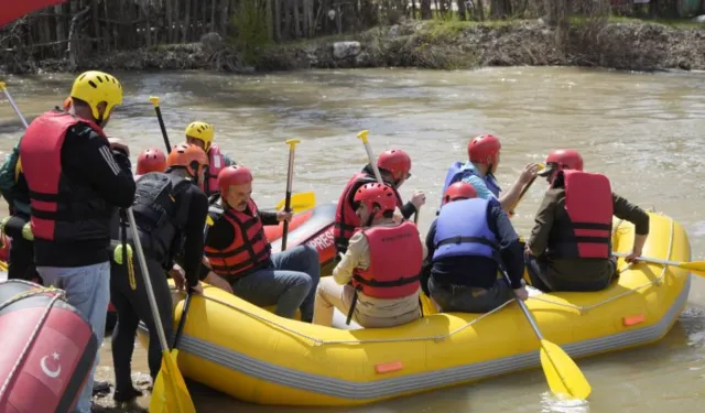 Kelkit Çayı’nda Rafting Heyecanı Yaşandı