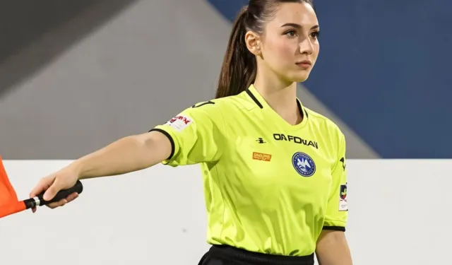 İtalyan Hakem Güzelliğiyle Gündem Oldu