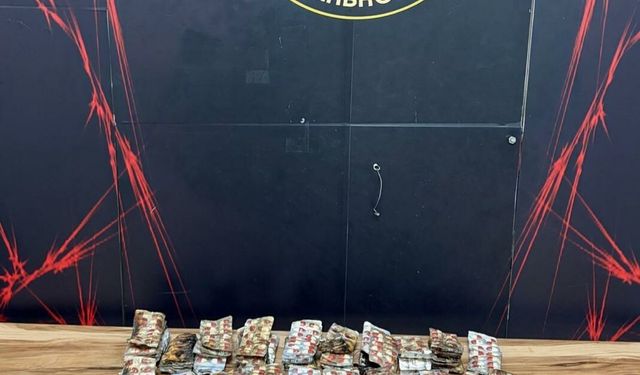 İzmirde Yangın Sonrası Yasaklı Madde Ele Geçirildi