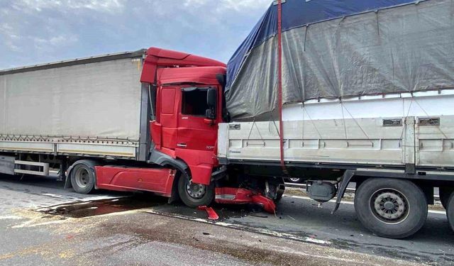 Kocaeli TEM’de 6 Tır Birbirine Girdi