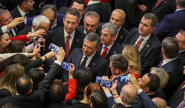 Özgür Özel’den Bayrak Mesajı Görevimizin Başındayız