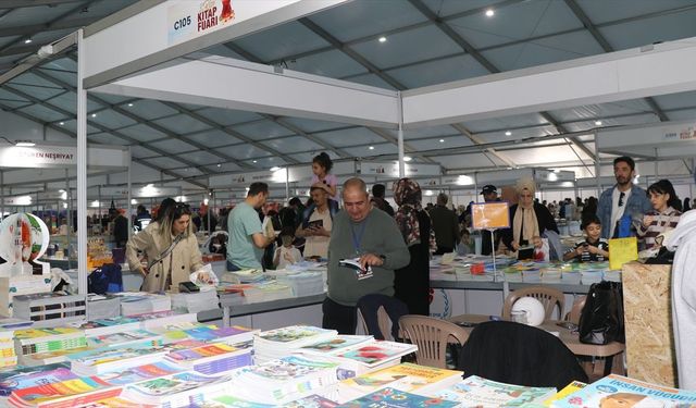 Rize Kitap Fuarı Ziyaretçilerini Ağırlıyor