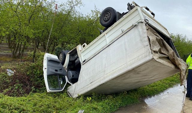 Samsun’da Kamyonet Devrildi Sürücü Yaralandı