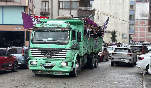 Hopaspor Taraftarları Kamyonla Maça Gitti