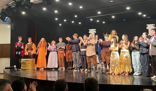 Trabzon Trafik Tiyatro Ekibi Turne Öncesi Veda Etti