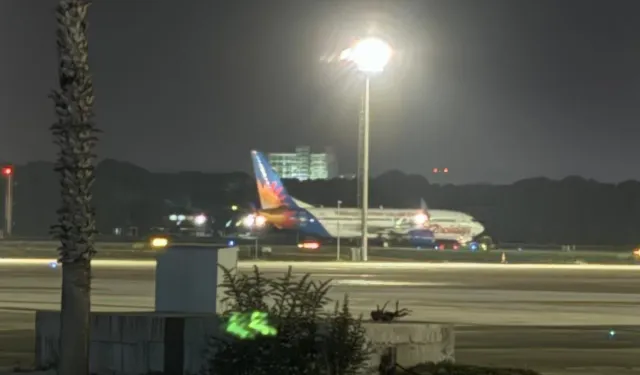 Antalya Uçağında Pilot Rahatsızlandı Acil İniş Yapıldı