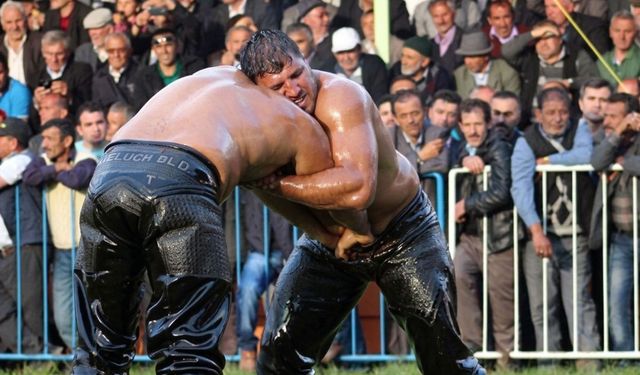 Kepez Yağlı Güreşlerinde Enes Doğan Şampiyon Oldu