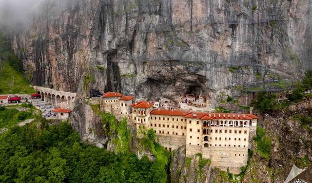 Sümela Manastırı’nda Ziyaretçi Yoğunluğu Başladı