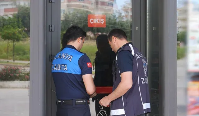 Tarihi Geçmiş Tavuk Satan Market Mühürlendi