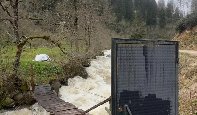 Rize’de Kilitli Asma Köprü Sosyal Medyada Gündem Oldu