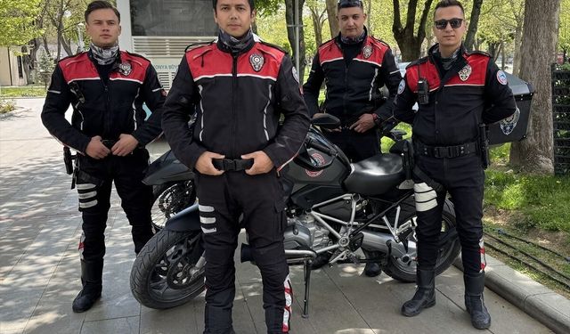 Polis Heimlich Manevrasıyla Sürücüyü Kurtardı