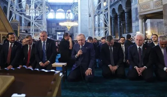 Erdoğan Ayasofya'da Kur'an-ı Kerim Tilaveti Yaptı