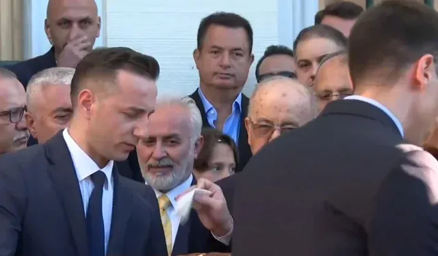 Erdoğan’ın Bayram Namazında Acun Ilıcalı Detayı