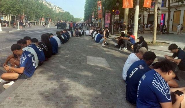 PSG Taraftarları Finali Telefondan Takip Etti