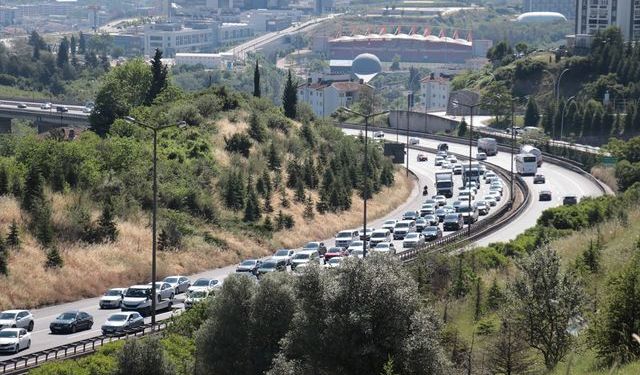 Bayram Dönüşü Otoyollarda Trafik Yoğunluğu Arttı