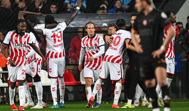 Galatasaray Şampiyonluğu Erteledi Fark 4'e Düştü
