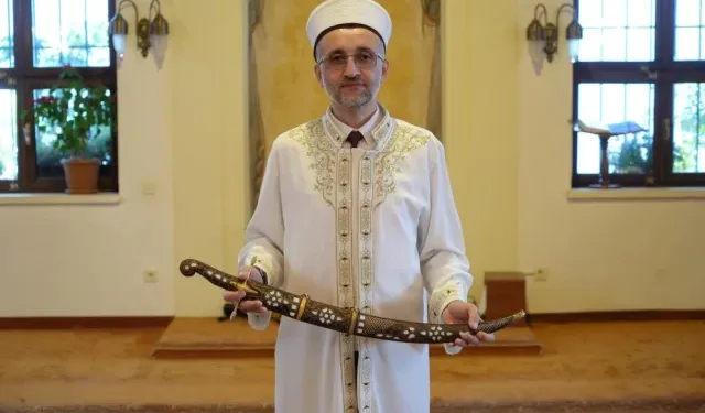 694 Yıllık Camide Kılıçlı Bayram Hutbesi