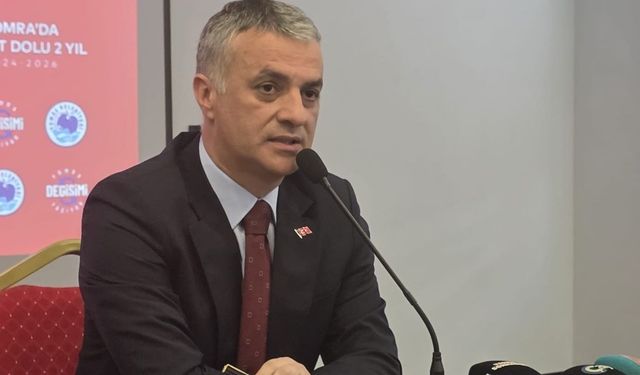 Yomra Toplantısında Siyasi Mesajlar Dikkat Çekti
