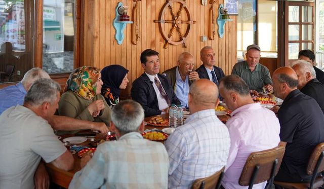 Başkan Kaya Değirmendere'de Vatandaşları Dinledi