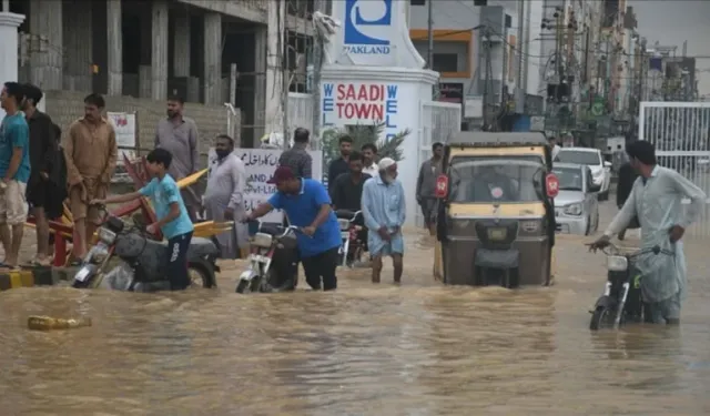 Pakistan'da Şiddetli Yağışlar Can Kayıplarına Yol Açtı