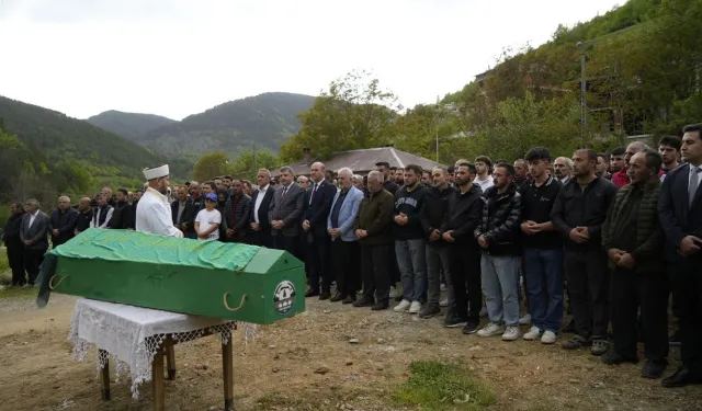 Genç Kadın Son Yolculuğuna Uğurlandı