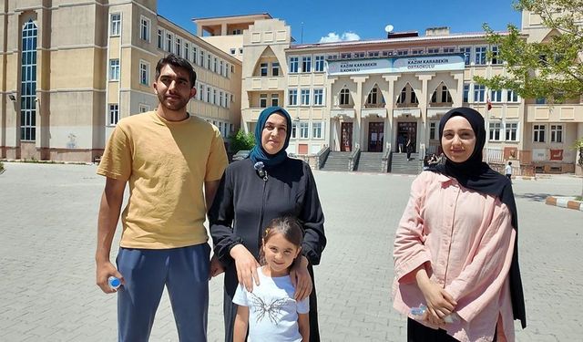Anne Ve Çocukları Aynı Okulda YKS’ye Girdi