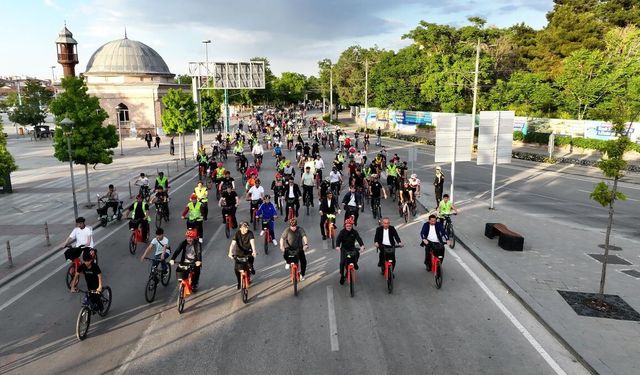 Binlerce Kişi Dünya Bisiklet Günü İçin Pedal Çevirdi