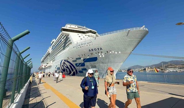 Dev Kruvaziyer Bodrum Limanı'na Demir Attı