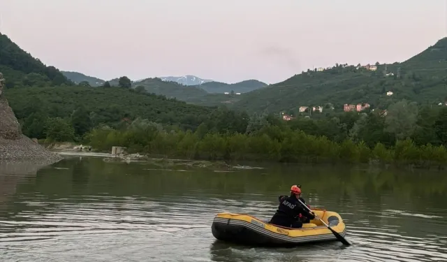 Giresun Harşit Çayı'nda Mahsur Kalan Çift Kurtarıldı