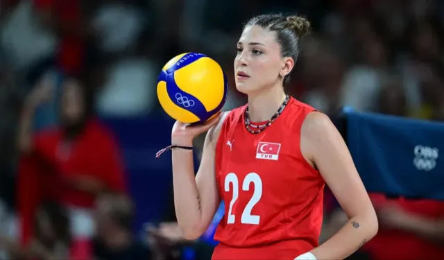Milli Voleybolcu İlkin Aydın'ın Kariyeri Merak Ediliyor
