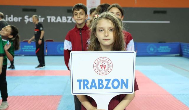 Karate Yıldızları Trabzon'da Madalya İçin Yarıştı
