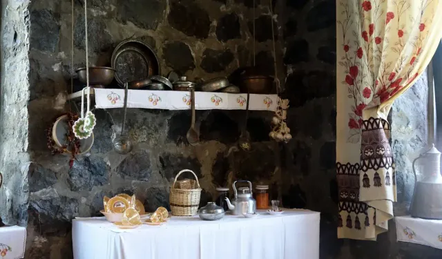 Trabzon'daki Köy Evi Ziyaretçileri Geçmişe Götürüyor