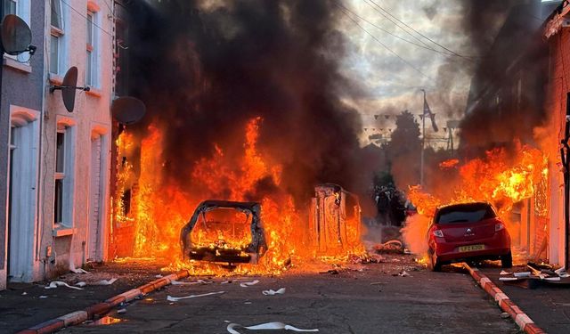 Belfast'ta Göçmen Karşıtı Eylemler Şiddete Dönüştü
