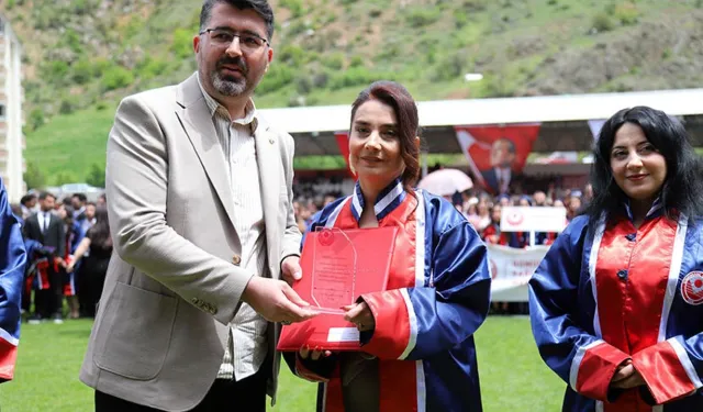 55 Yaşında Üniversite Birincisi Oldu