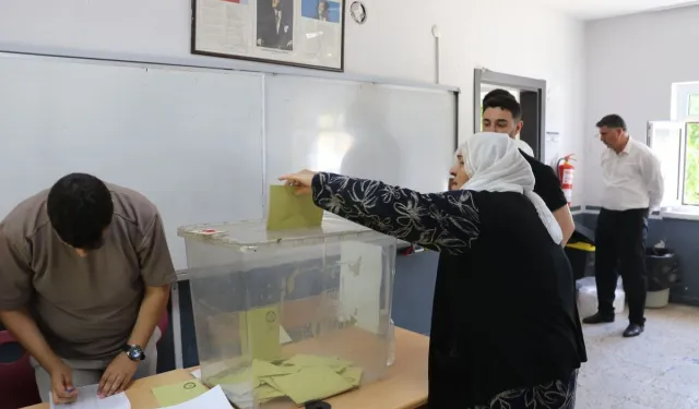Mahallede Muhtarlık Seçimi Yapılıyor