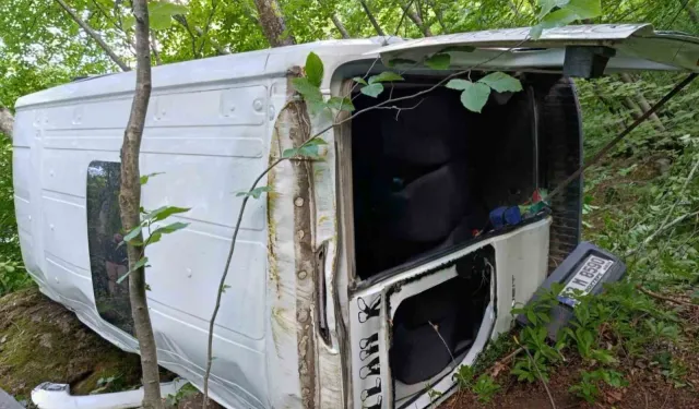 Kumru'da Yolcu Minibüsü Uçuruma Yuvarlandı: 9 Yaralı