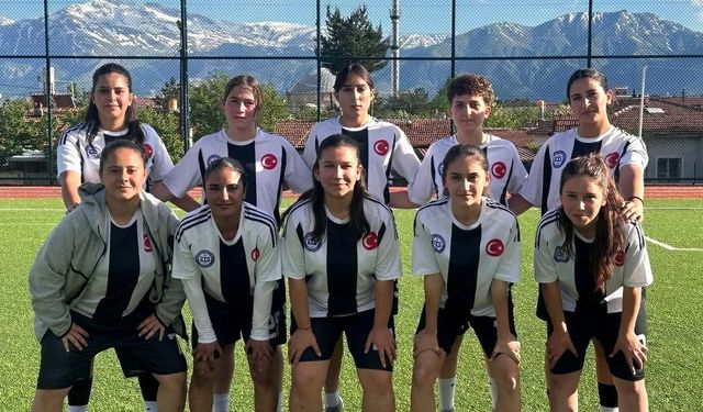 Erzincanlı Kız Takımları Bölge Finallerine Yükseldi