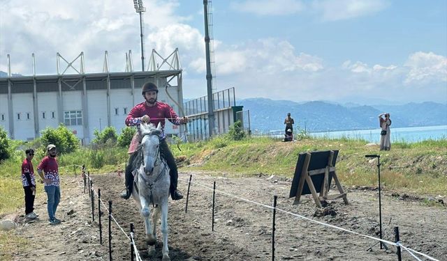 Of'ta Singapurlu Ekibe Atlı Okçuluk Eğitimi