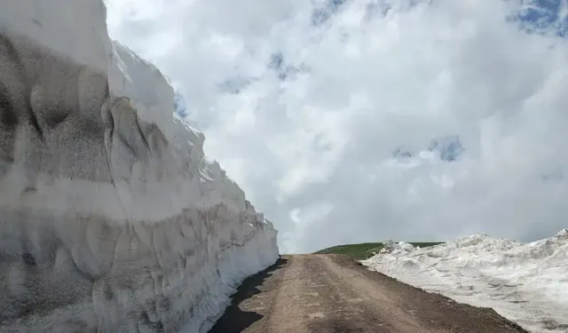 Trabzon Yaylalarında Haziranda 6 Metrelik Kar Şaşkınlığı