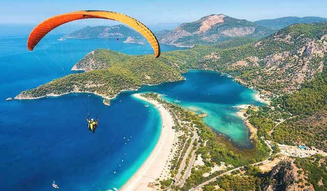 Ölüdeniz'de Bayram Yoğunluğu: 18 Bin Ziyaretçi